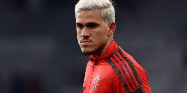 Palmeiras prepara nova investida por Pedro após mãe do atacante ser flagrada chorando no Maracanã