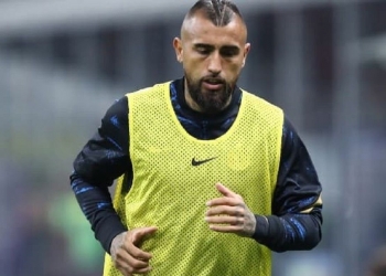 Arturo Vidal telefona para o seu empresário e toma atitude para facilitar ida ao Flamengo