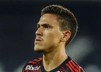 Mãe de Pedro é flagrada chorando no Maracanã por falta de oportunidades concedidas ao filho