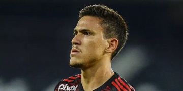 Mãe de Pedro é flagrada chorando no Maracanã por falta de oportunidades concedidas ao filho