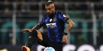 Colo-Colo entra na disputa com o Flamengo e quer repatriar Arturo Vidal; chileno defendeu a equipe entre 2006 e 2007