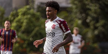 Dirigentes do Botafogo rompem o silêncio e se manifestam sobre interesse de John Textor em Vitinho.