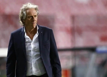 Presidente de clube da primeira divisão embarca para Portugal e tenta a contratação de Jorge Jesus
