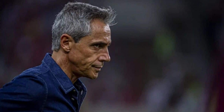 Paulo Sousa e atacante do Flamengo discutem no vestiário após derrota para o Athletico-PR