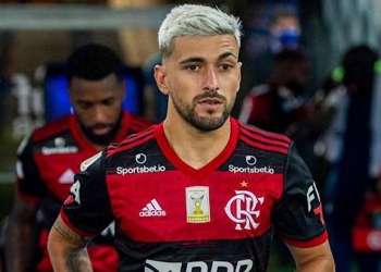 Uruguaio que joga na Europa se oferece ao Flamengo para ser ‘substituto’ de Arrascaeta no time de Paulo Sousa