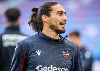 Zagueiro uruguaio que foi oferecido ao Flamengo está de saída do futebol europeu e entra na mira do Rubro-Negro