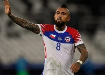 Maioria dos dirigentes é contrária à contratação de Arturo Vidal; Flamengo adota cautela nas negociações