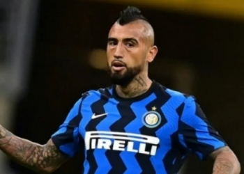Eric Faria diz que interesse de Arturo Vidal em jogar no Flamengo soa ‘estranho’: ‘precisa se oferecer assim?’