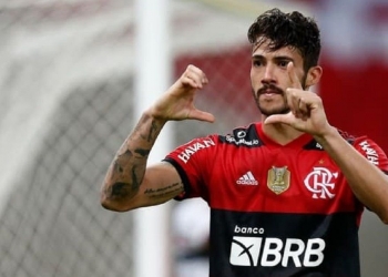 Paulo Sousa autoriza diretoria do Flamengo a negociar Gustavo Henrique; zagueiro não conta com espaço no elenco