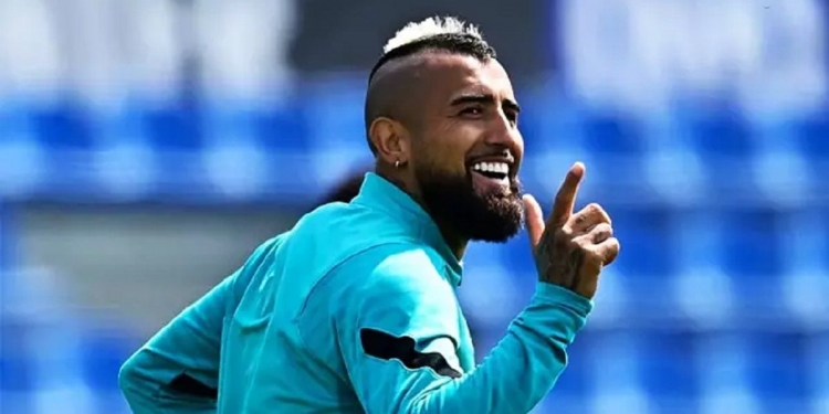 Thiago Maia rompe o silêncio e diz o que pensa sobre chegada de Arturo Vidal ao Flamengo; camisa 8 pode perder espaço no time