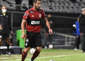 Gigante sul-americano demonstra interesse em Maurício Isla, do Flamengo; jogador não deve permanecer na Gávea em 2023
