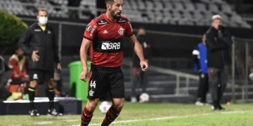 Gigante sul-americano demonstra interesse em Maurício Isla, do Flamengo; jogador não deve permanecer na Gávea em 2023