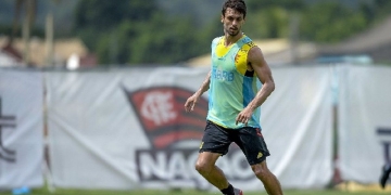 Rodrigo Caio volta a ser relacionado pelo Flamengo após quase 5 meses longe dos gramados