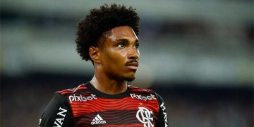 Flamengo exige redução dos salários e desagrada Vitinho, que pode deixar a Gávea após cinco anos