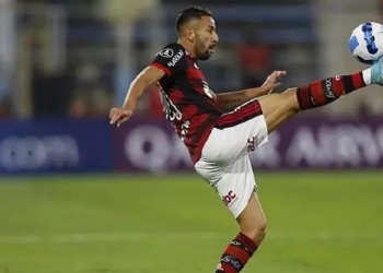 Flamengo autoriza Isla a permanecer no Chile; lateral-direito não entra em campo pelo Flamengo