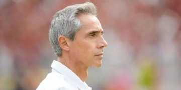 Torcida do Flamengo pede demissão de Paulo Sousa após derrota para o Botafogo