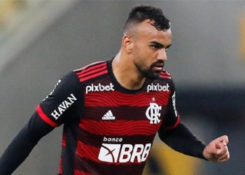 Flamengo avalia submeter Fabrício Bruno a cirurgia por conta de lesão raríssima; jogador pode ficar 5 meses afastado