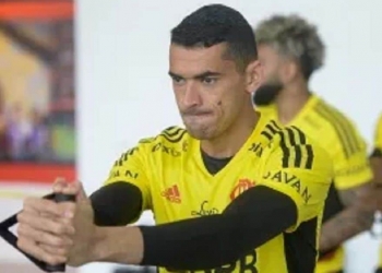 ‘Se ele voltar a jogar futebol’: torcida do Flamengo fica revoltada com diagnóstico de lesão em goleiro Santos