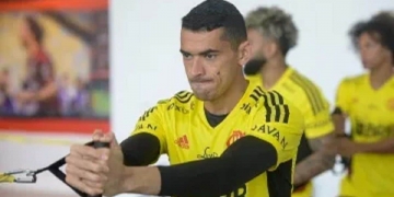 ‘Se ele voltar a jogar futebol’: torcida do Flamengo fica revoltada com diagnóstico de lesão em goleiro Santos