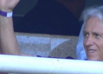 Virou a casaca? Jorge Jesus elogia torcida de rival do Flamengo no Rio: ‘fiquei encantado’