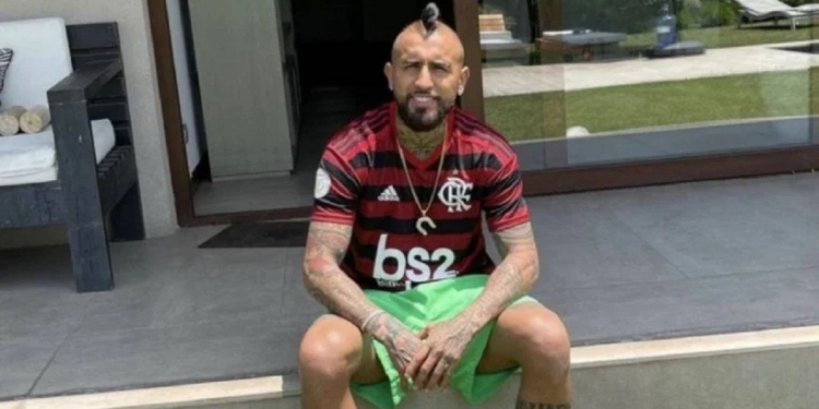 Arturo Vidal não aceita redução salarial e esfria as conversas com o Flamengo, diz portal