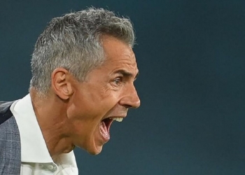 Paulo Sousa fica irritado com pergunta de jornalista em coletiva e sobe o tom: ‘não pode colocar palavras que não disse’