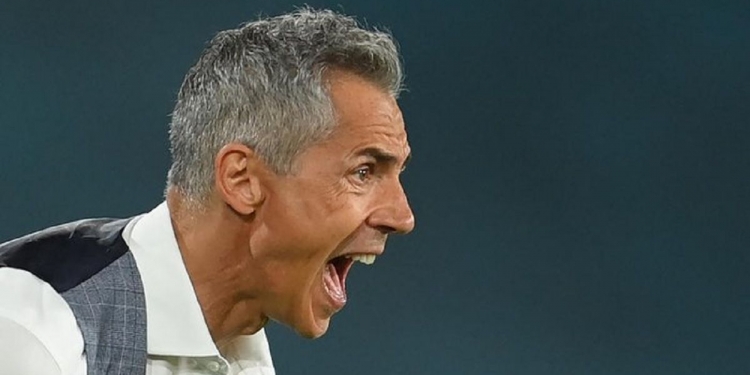 Paulo Sousa fica irritado com pergunta de jornalista em coletiva e sobe o tom: ‘não pode colocar palavras que não disse’