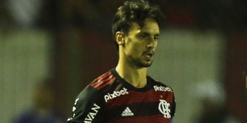 Flamengo bate o martelo e define futuro de Rodrigo Caio; zagueiro não entrava em campo desde dezembro de 2021