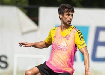 Boletim atualizado do Flamengo informa estado do tornozelo de Rodrigo Caio; jogador se machucou contra o Ceará pelo Brasileirão