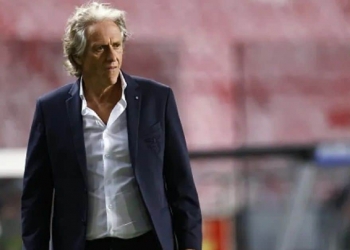 Desesperados com resultados de Paulo Sousa, torcedores do Flamengo fazem campanha pela volta de Jorge Jesus