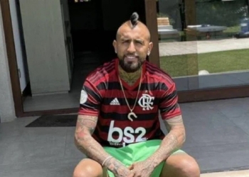 Empresário de Arturo Vidal diz o que falta para acordo com o Flamengo; chileno aceitaria ganhar menos que Gabigol
