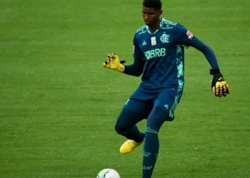 Gigante da Europa estuda a contratação do goleiro Hugo Souza junto ao Flamengo