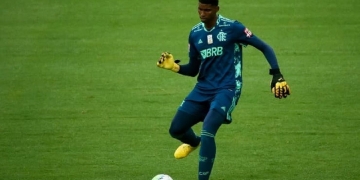 Gigante da Europa estuda a contratação do goleiro Hugo Souza junto ao Flamengo