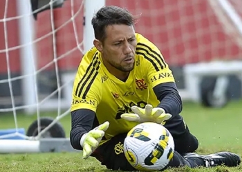 Diego Alves fica irritado com declarações de Paulo Sousa e clima esquenta nos bastidores do Flamengo