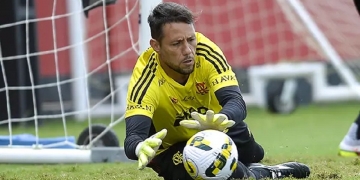 Diego Alves fica irritado com declarações de Paulo Sousa e clima esquenta nos bastidores do Flamengo