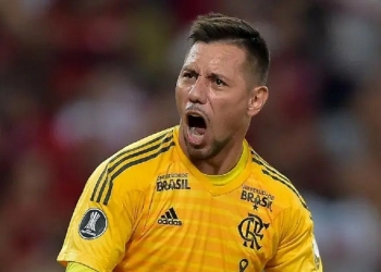 Em clima de guerra com Paulo Sousa, Diego Alves recebe três propostas para deixar o Flamengo