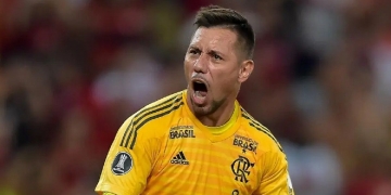 Em clima de guerra com Paulo Sousa, Diego Alves recebe três propostas para deixar o Flamengo