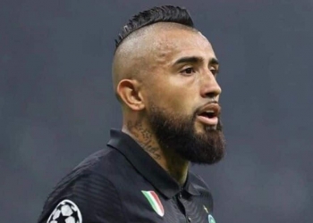 Arturo Vidal aceita fechar contrato de uma temporada e meia com o Flamengo
