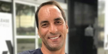 Edmundo teme que ídolo do Palmeiras feche com o Flamengo e manda recado para a diretoria do clube