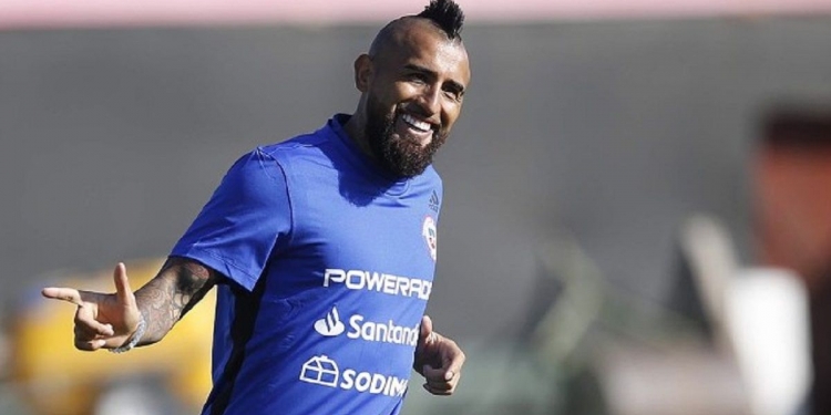 Um passo de cada vez: Vidal deve aceitar receber menos que Gabigol para fechar com o Flamengo