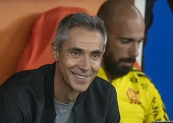 Paulo Sousa ‘passa a mão na cabeça’ de Hugo Souza e minimiza novo ‘frango’ com o Flamengo