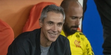 Paulo Sousa ‘passa a mão na cabeça’ de Hugo Souza e minimiza novo ‘frango’ com o Flamengo