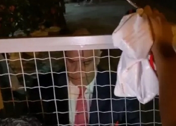 Marcos Braz é hostilizado por torcedores do Flamengo na sede do clube; seguranças precisam agir e PM é acionada