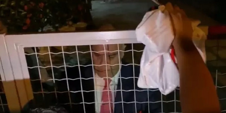 Marcos Braz é hostilizado por torcedores do Flamengo na sede do clube; seguranças precisam agir e PM é acionada