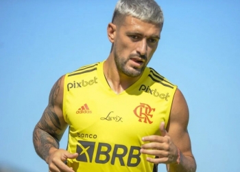 Paulo Sousa recebe péssima notícia sobre Arrascaeta; uruguaio vira dúvida para o Flamengo