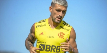 Paulo Sousa recebe péssima notícia sobre Arrascaeta; uruguaio vira dúvida para o Flamengo