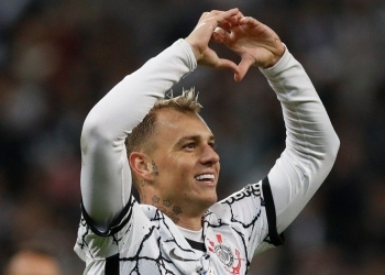 Roger Guedes pode pintar como reforço do Flamengo em troca com o Corinthians na próxima janela de transferências