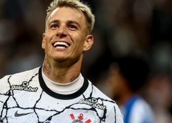 Reforço na área? Flamengo bate o martelo sobre a contratação de Roger Guedes junto ao Corinthians