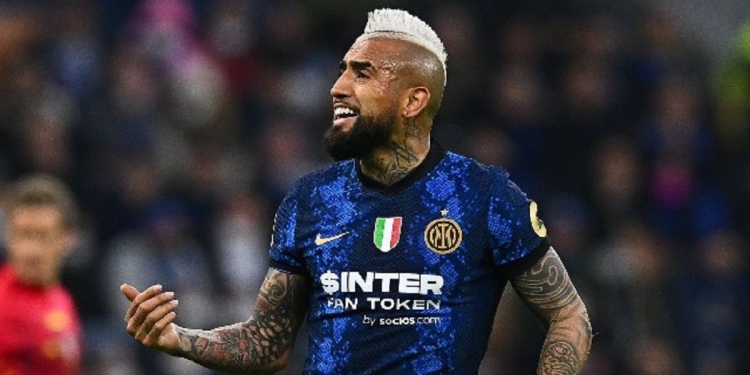Empresário garante: ‘faremos o possível e o impossível para Vidal jogar no Flamengo’; chileno pode chegar à Gávea no próximo mês