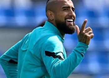 Gigante da Europa pode atrapalhar conversas entre Flamengo e Arturo Vidal com oferta de mais dinheiro